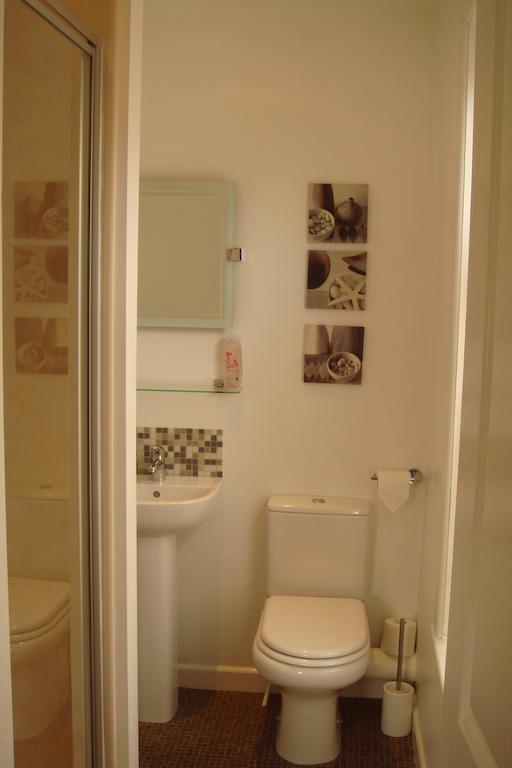 Wendover Guest House Bolton Room photo