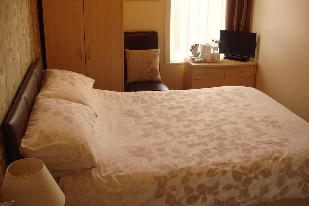 Wendover Guest House Bolton Room photo